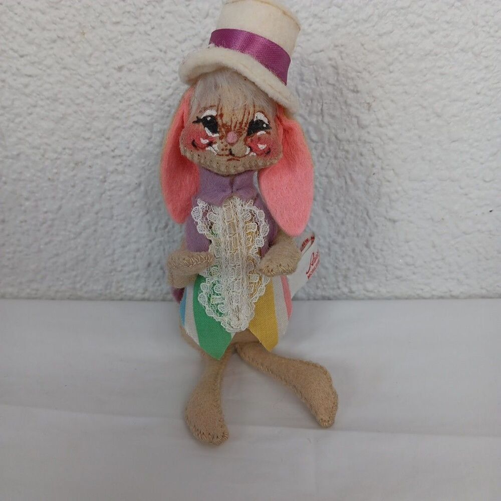 Vintage Annalee Mobilitee Dolls Bunny Rabbit 7" Tall With Top Hat 1982/83